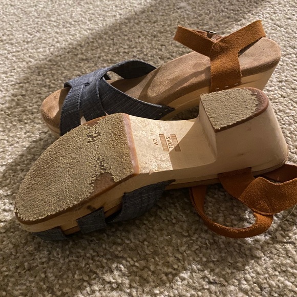 Toms Clog Sandals - Picture 3 of 8